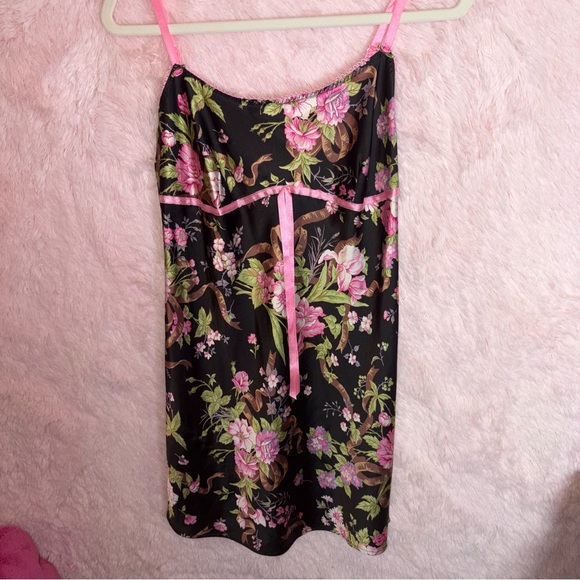 Y2K Victoria’s Secret pink and black floral slip - Picture 4 of 9
